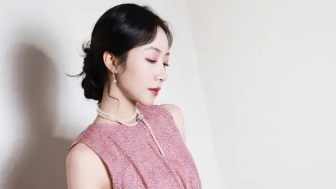 腹中惊现牙齿和毛发