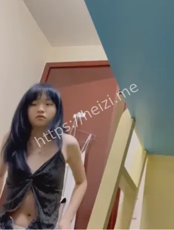 白嫩尤物