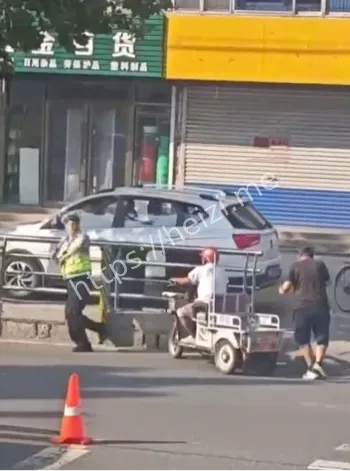 交警
