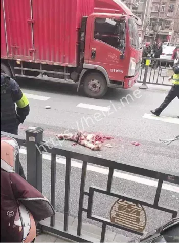 冲撞人群
