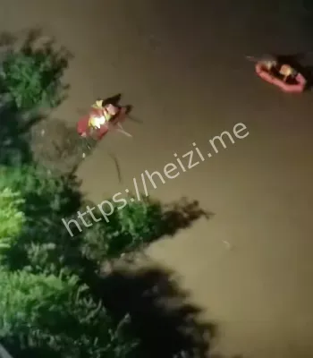 洪水淹路