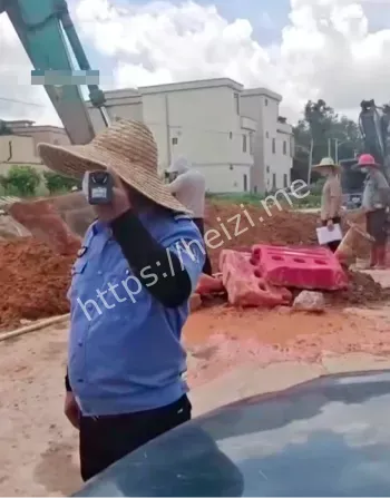 群众堵路维权