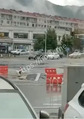 天坑事故