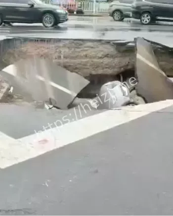 路面塌陷