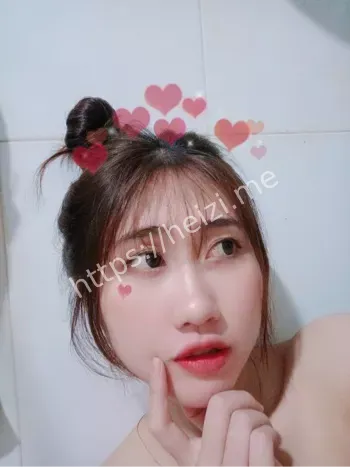 白嫩尤物
