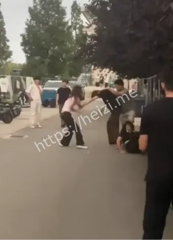 脚踏两只船丑闻