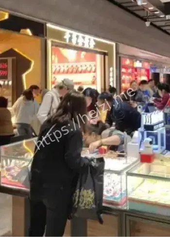 胖东来黄金被卷走