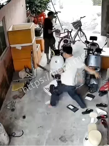 父亲提刀反杀
