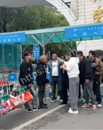 保安扔学生外卖