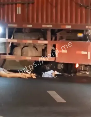 大货车碾压鬼火少年