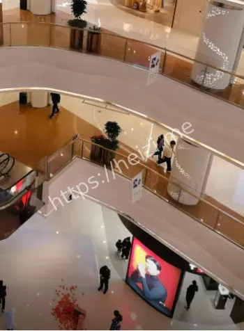 商场坠楼安全隐患成焦点