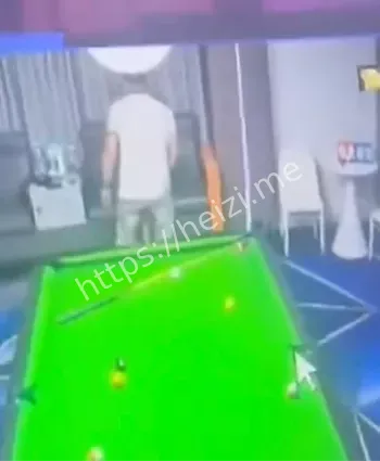 台球助教暧昧接触风险