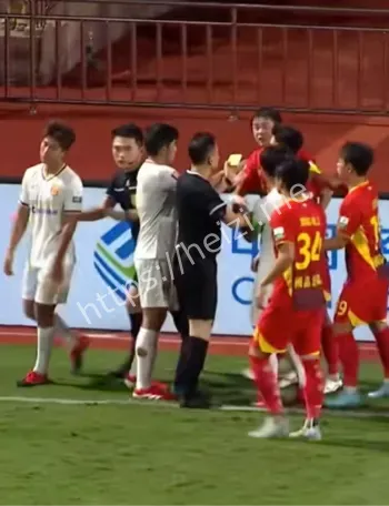中甲25轮赛后斗殴