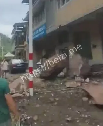 重庆云阳盛堡镇山石垮塌事件