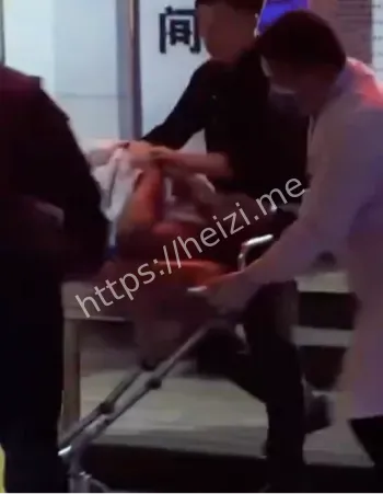 报警抬出非洲女人