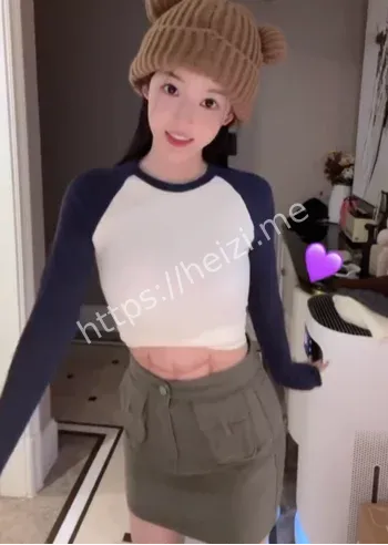 AI一键脱衣圣诞红装