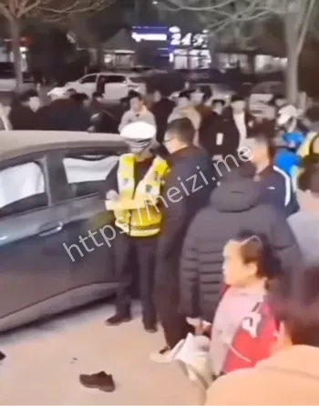 醉汉嚣张点烟后台传闻