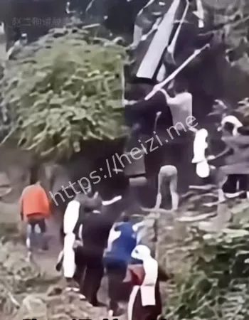 棺材突现千钧重压