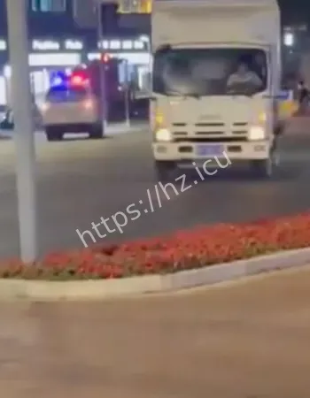 货车逆行