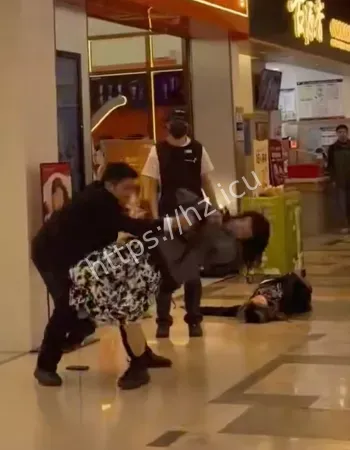 商场女厕