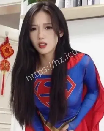 灵灵嫩模树屋私拍