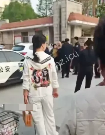 棺材堵校门事件