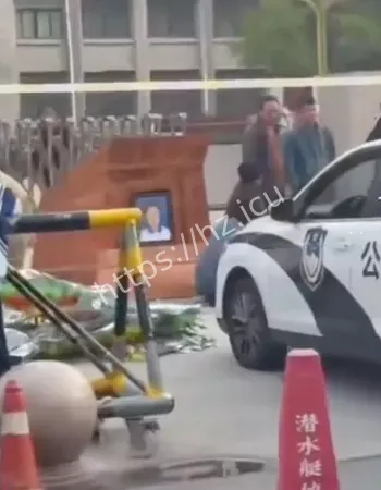 家属抬棺材堵校门口要赔偿