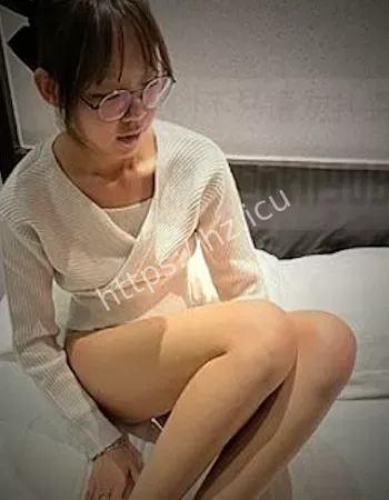 人前清纯眼镜学霸