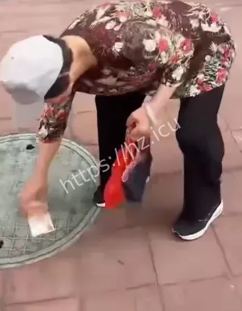 楼下大妈大爷抢到手软