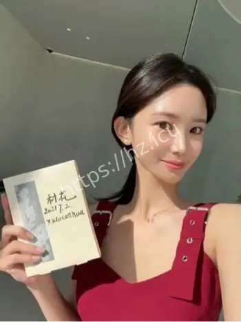 小村花蜜桃臀视频