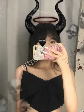 高颜值中专女生塌房