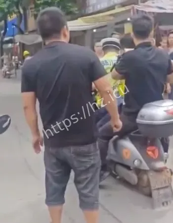和五名警察