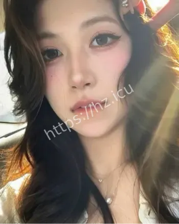 高颜值女大争议