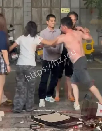 上演街头拳王争霸赛