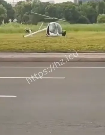 男子被甩出机舱