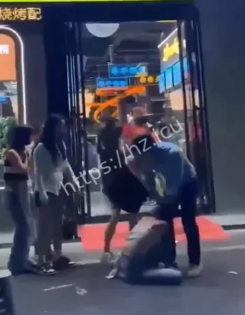 原配铁拳教育小三