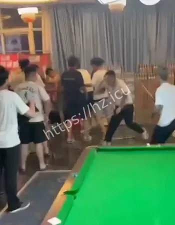 现场互殴